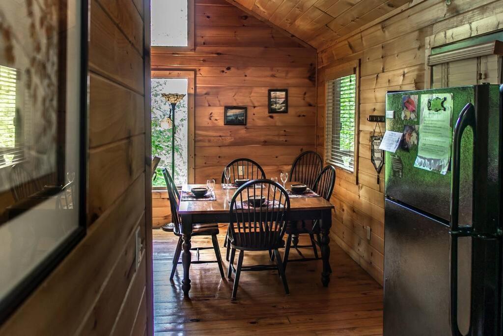 Villa Holly Tree Hideaway - Semi Secluded Mtn Setting Sevierville Exterior foto