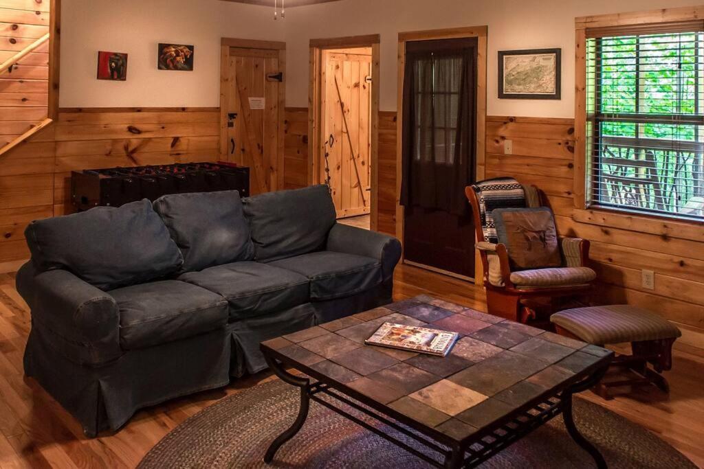 Villa Holly Tree Hideaway - Semi Secluded Mtn Setting Sevierville Exterior foto