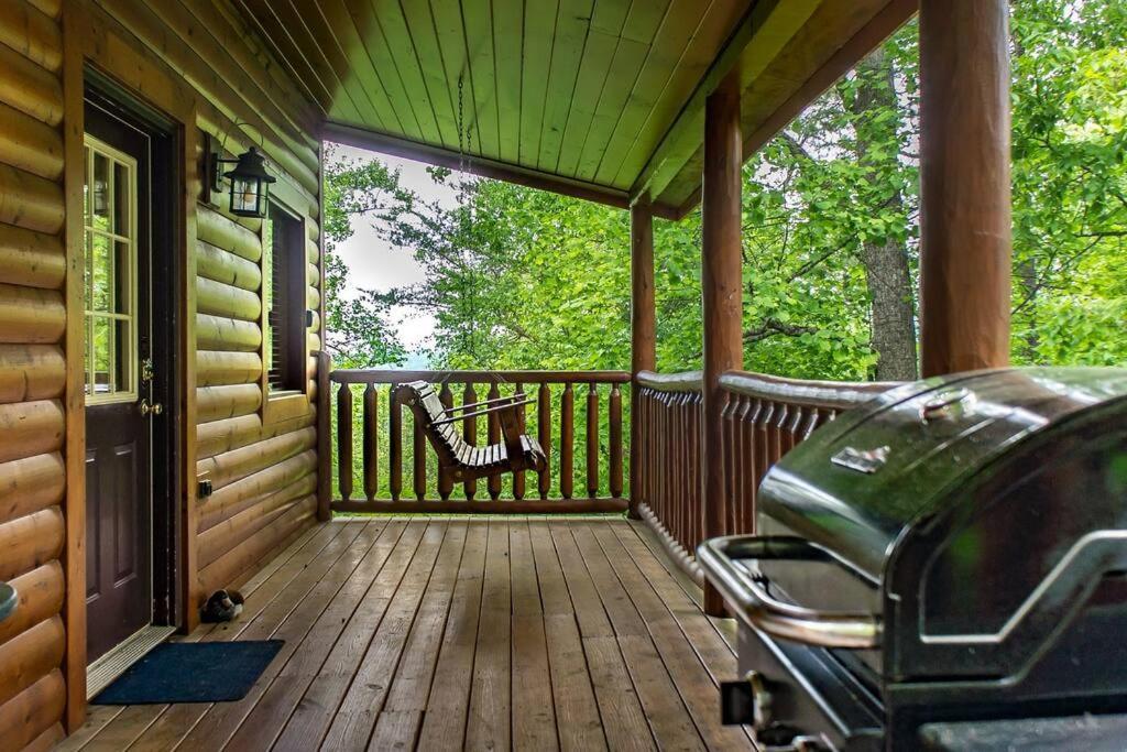 Villa Holly Tree Hideaway - Semi Secluded Mtn Setting Sevierville Exterior foto